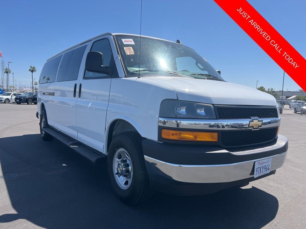2025 Chevrolet Express 3500 LT Extended's photo