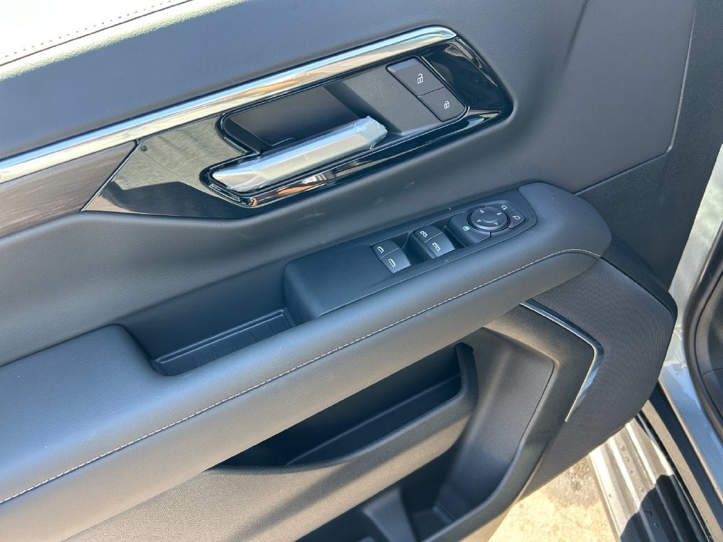 2027 Chevrolet Suburban LS