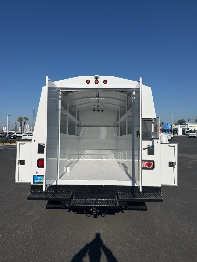 2025 Chevrolet Express Cutaway 3500 1WT