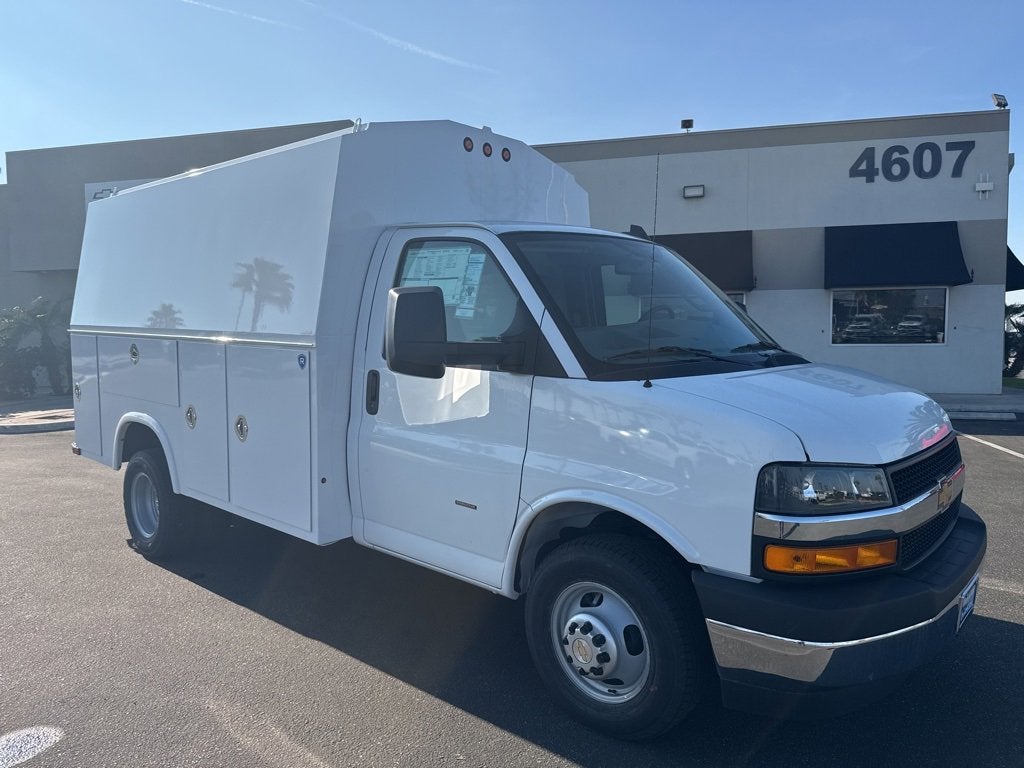 2025 Chevrolet Express Cutaway 3500 1WT