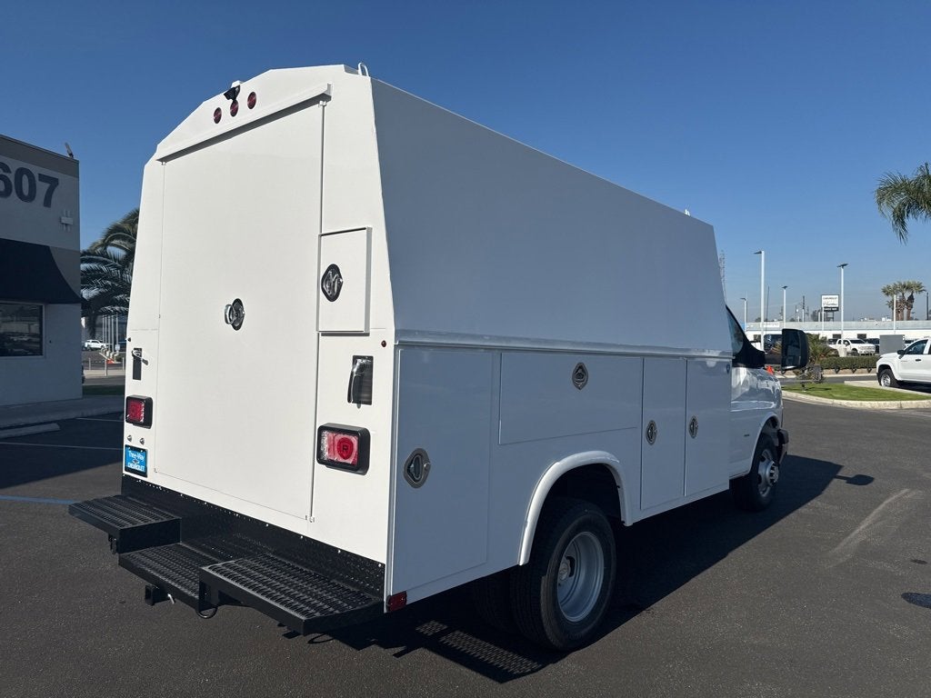 2025 Chevrolet Express Cutaway 3500 1WT