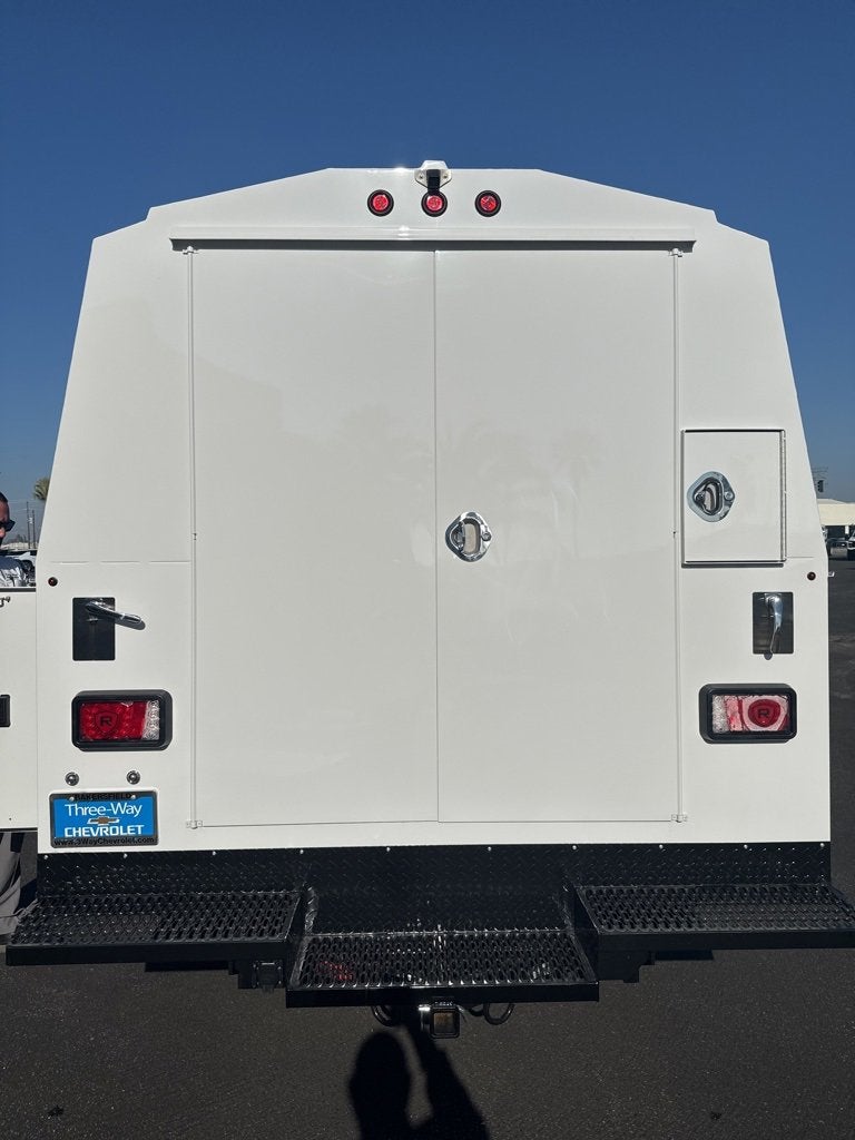 2025 Chevrolet Express Cutaway 3500 1WT