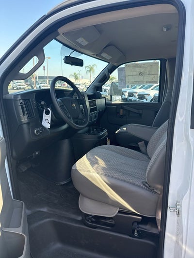 2025 Chevrolet Express Cutaway 3500 1WT