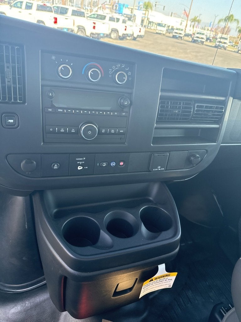 2025 Chevrolet Express Cutaway 3500 1WT