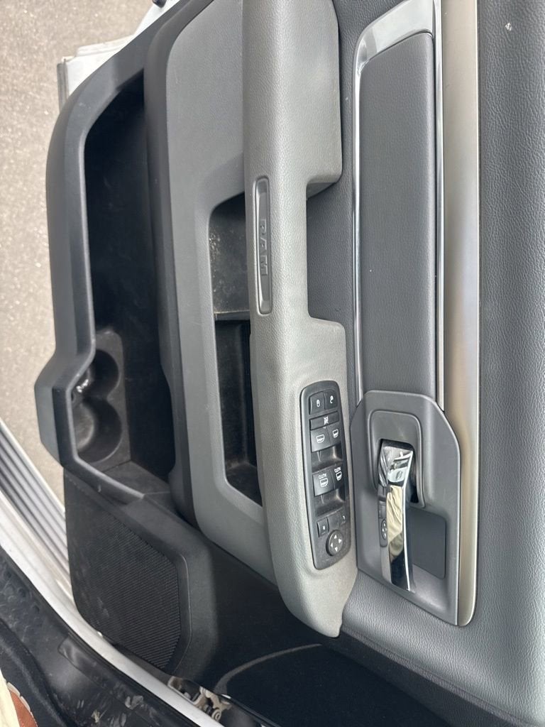 2017 RAM 1500 SLT