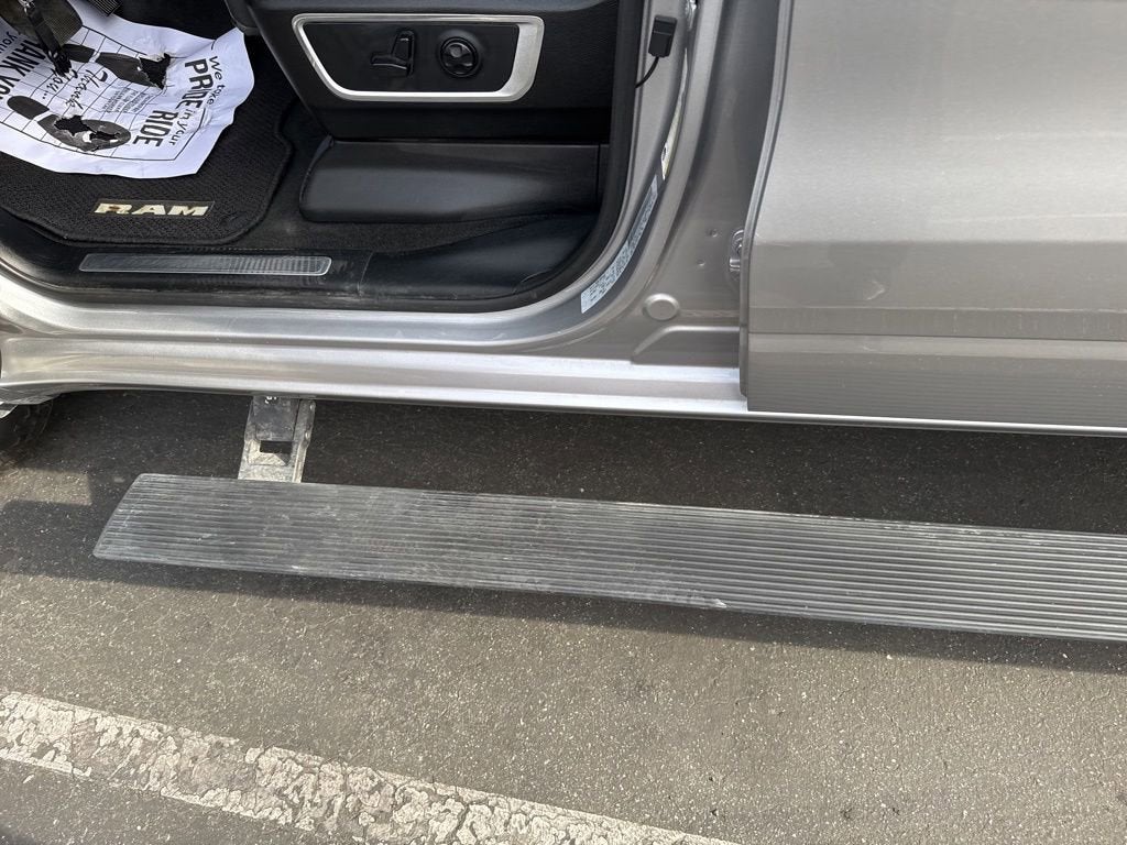2019 RAM 1500 Laramie Crew Cab 4x4 5'7" Box