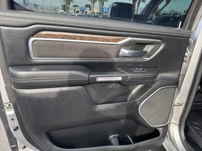 2019 RAM 1500 Laramie Crew Cab 4x4 5'7" Box