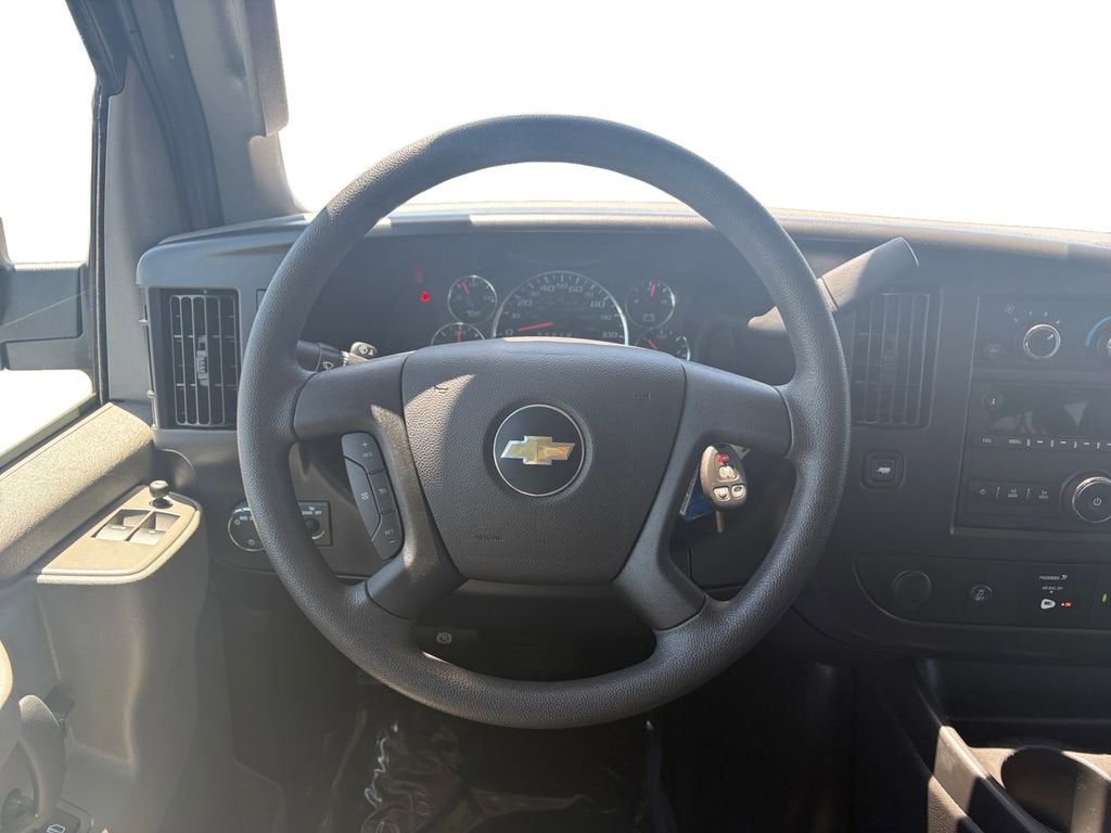 2025 Chevrolet Express Passenger 1LT