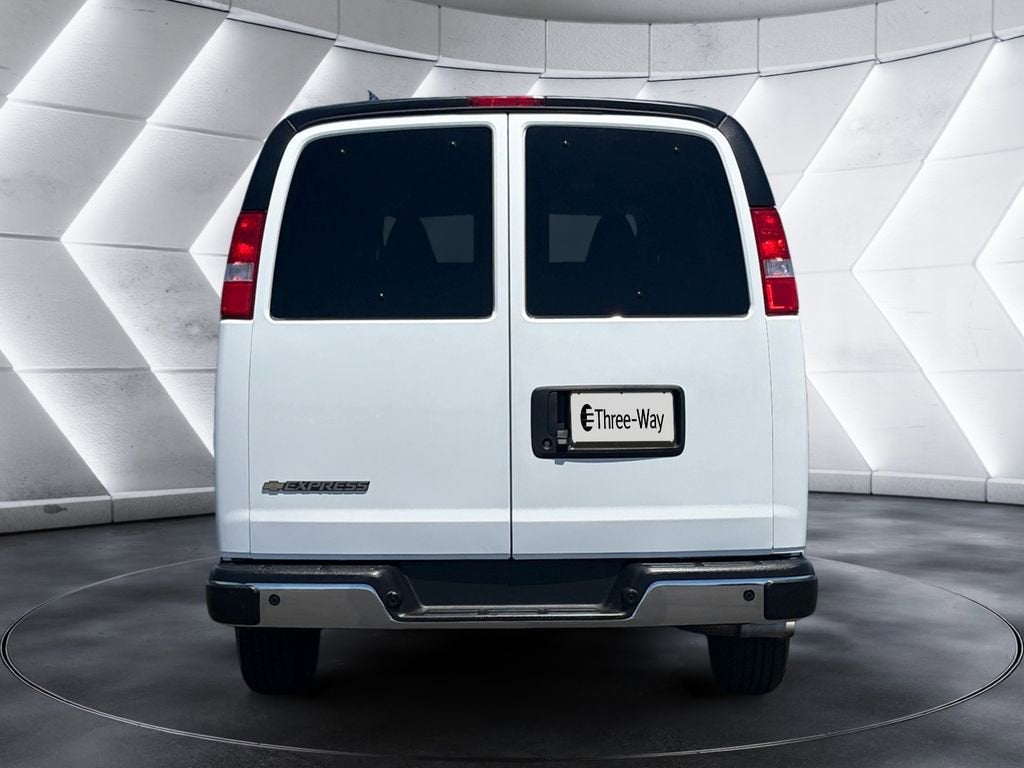 2025 Chevrolet Express Passenger 1LT