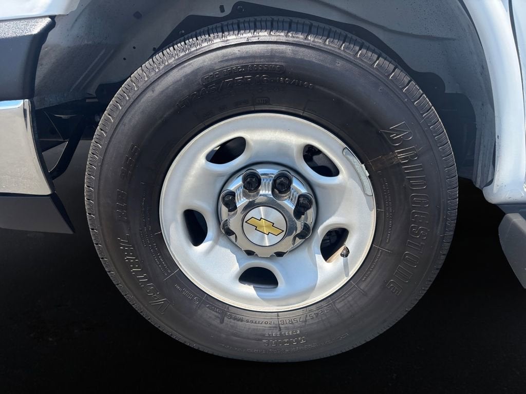 2025 Chevrolet Express Passenger 1LT