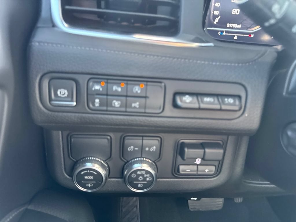 2023 GMC Yukon Denali - Photo 30