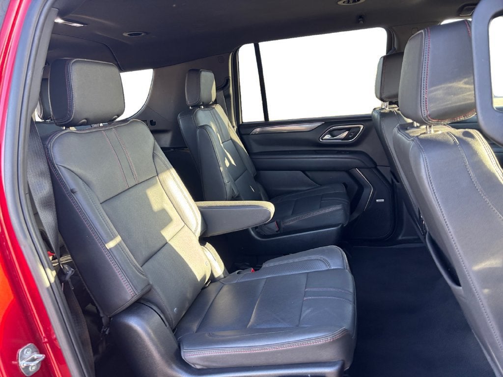 2023 Chevrolet Suburban RST - Photo 18
