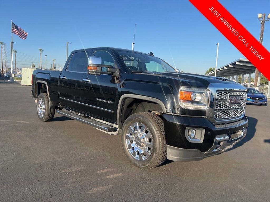 2018 GMC Sierra 4WD Crew Cab Standard Box Denali's photo