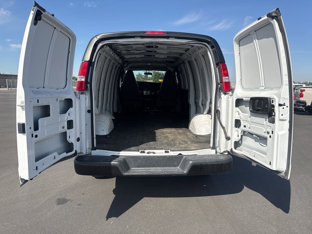 2023 GMC Savana Cargo 2500 Work Van