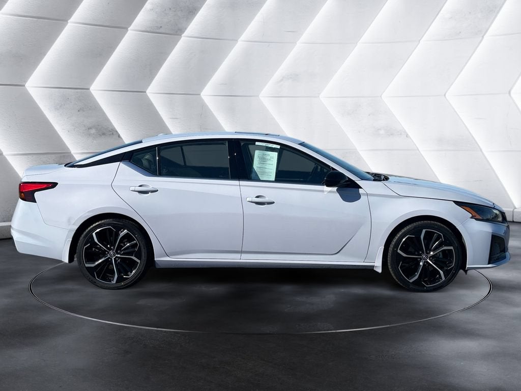 2023 Nissan Altima SR - Photo 6