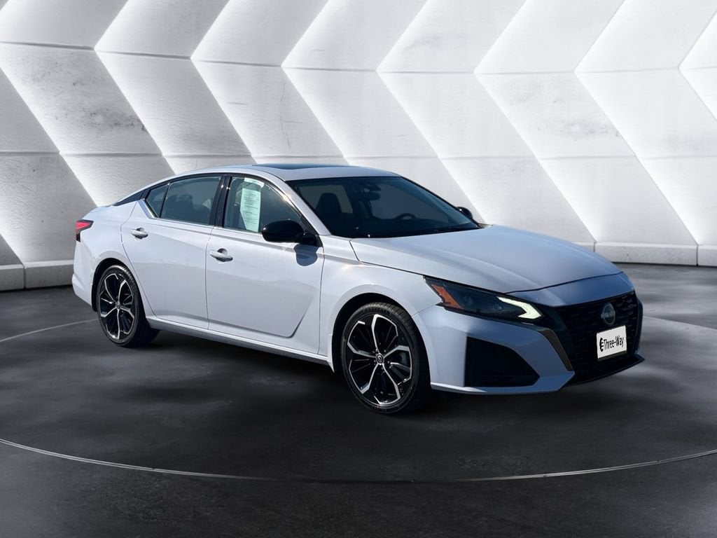 2023 Nissan Altima SR - Photo 7