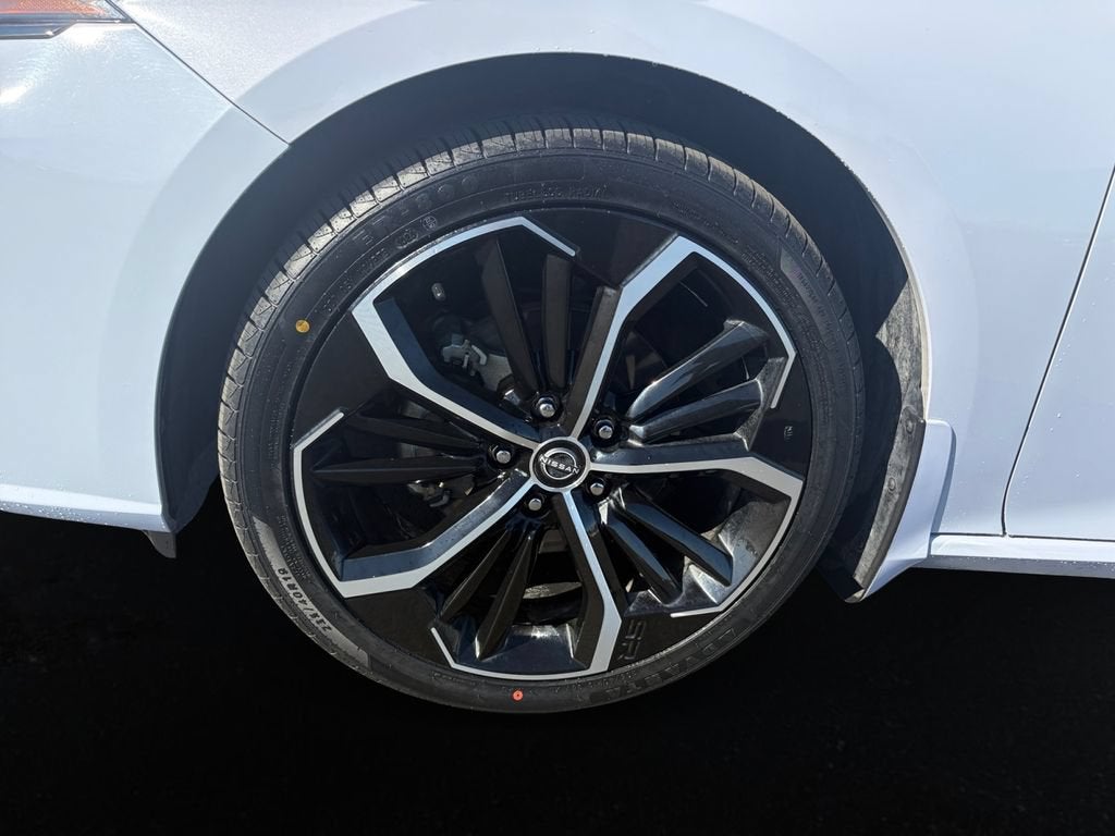 2023 Nissan Altima SR - Photo 9