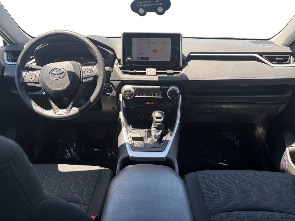 2024 Toyota RAV4 XLE - Photo 12