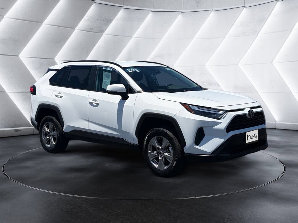 2024 Toyota RAV4 XLE - Photo 7
