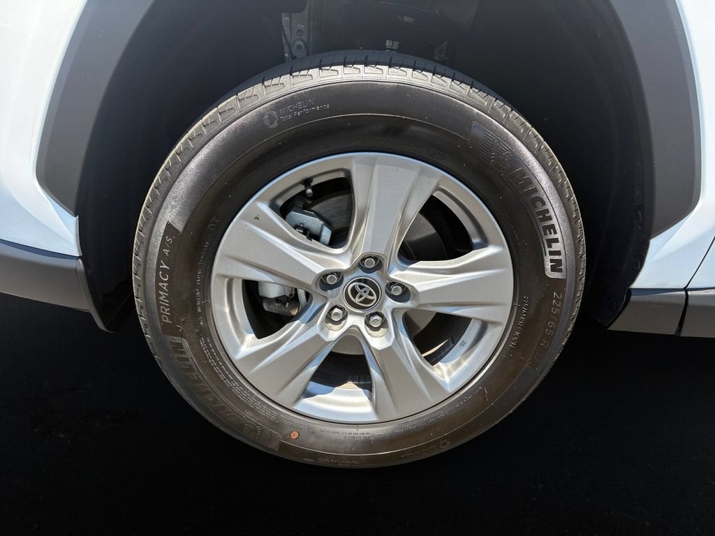 2024 Toyota RAV4 XLE - Photo 9