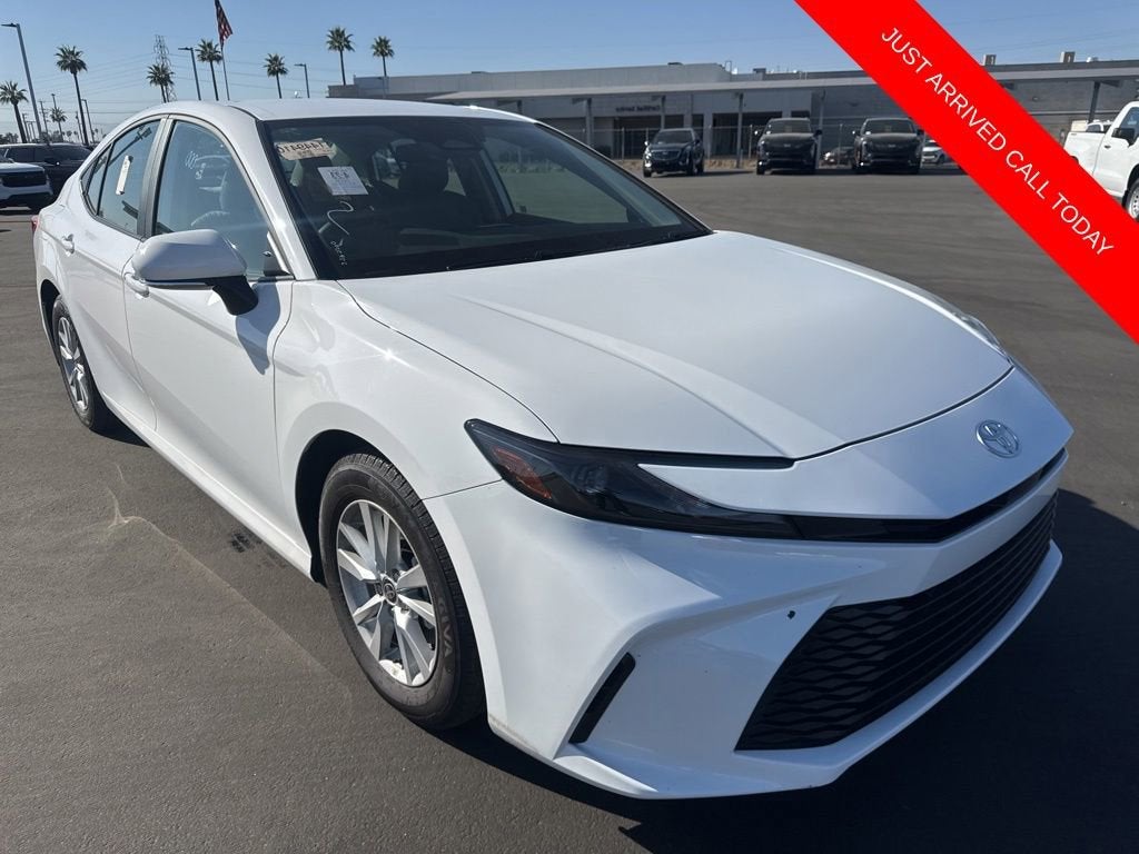 2026 Toyota Camry LE Hybrid's photo