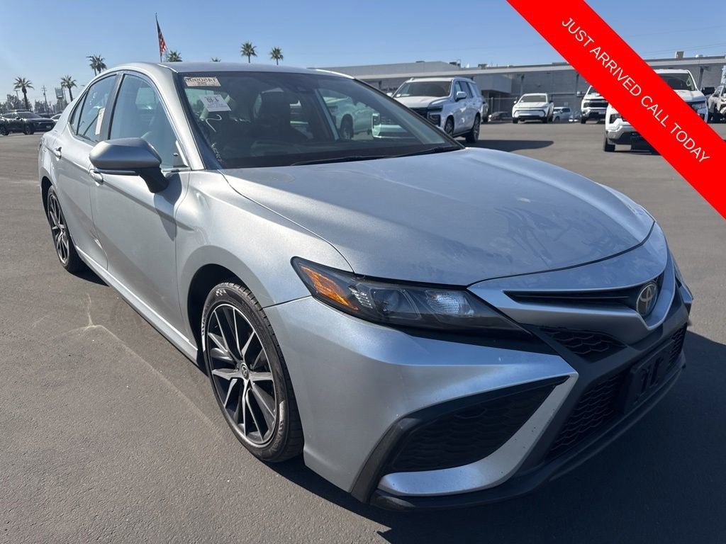 2023 Toyota Camry SE's photo