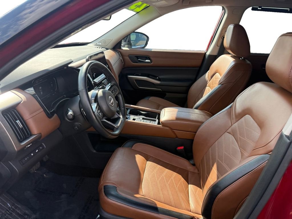 2023 Nissan Pathfinder Platinum