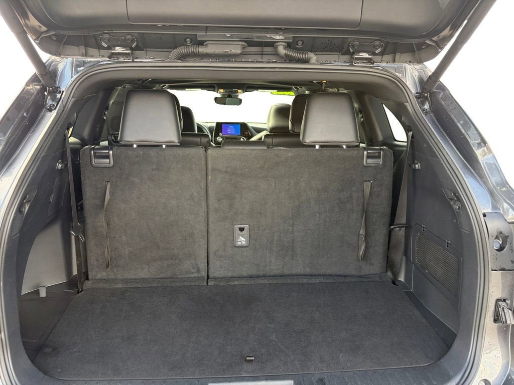 2025 Toyota Highlander LE