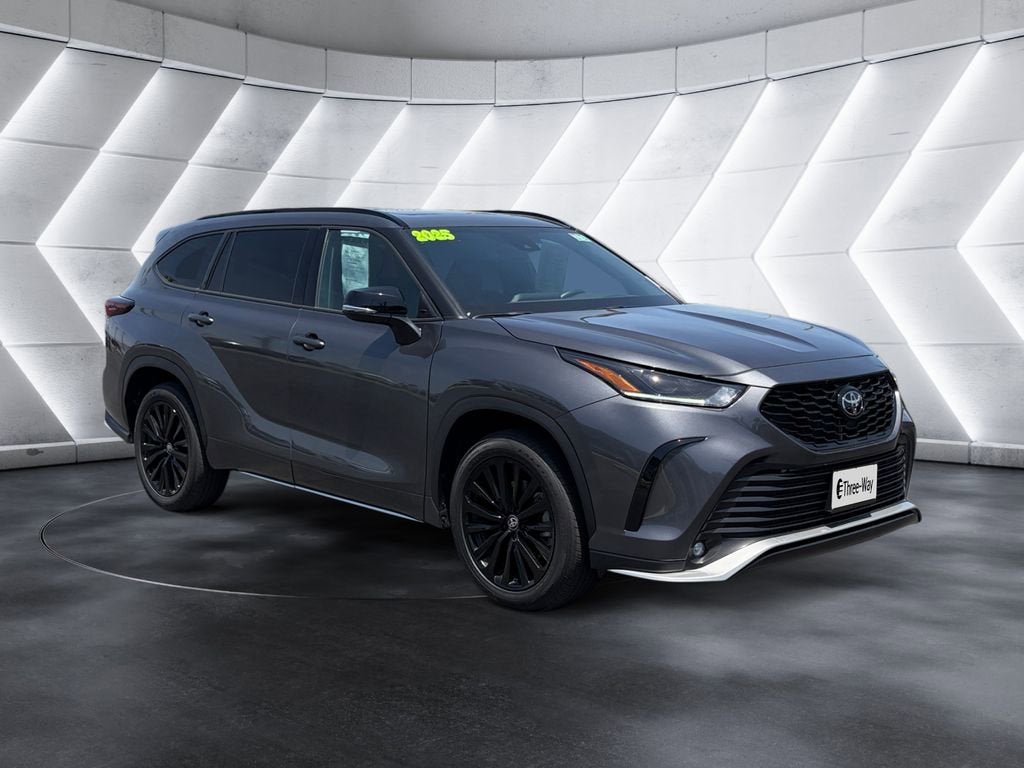 2025 Toyota Highlander LE