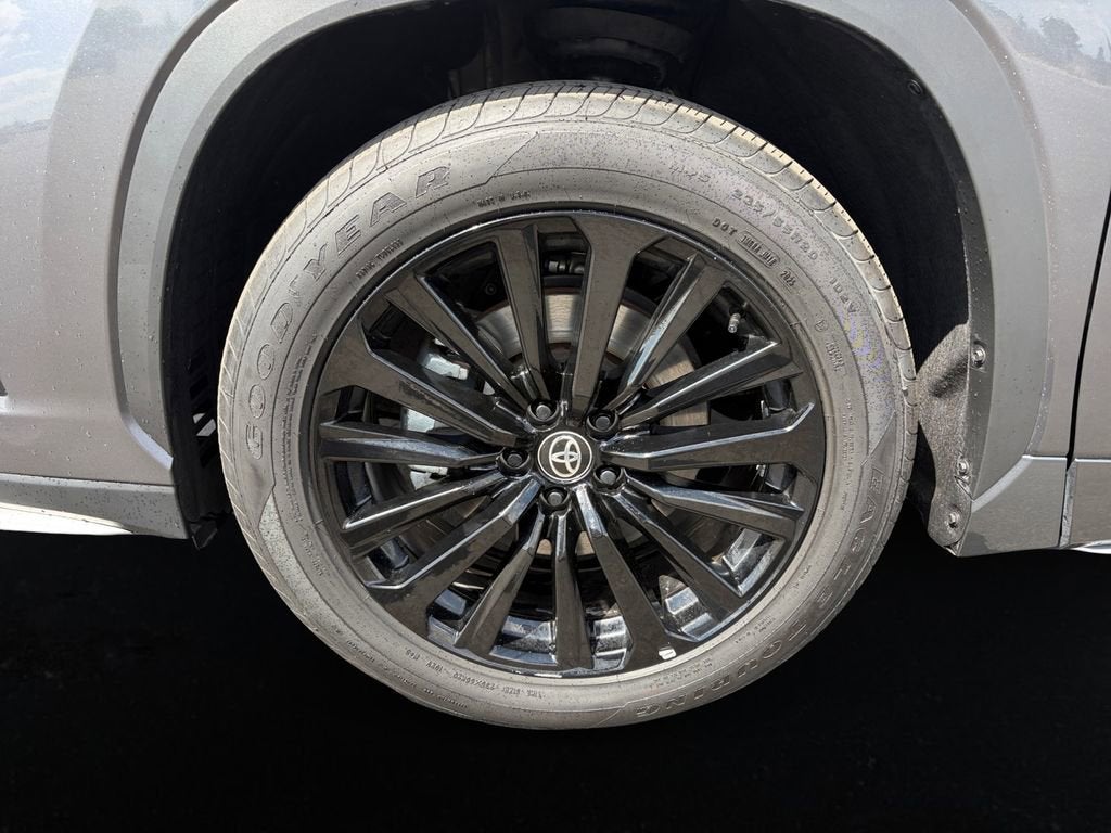 2025 Toyota Highlander LE