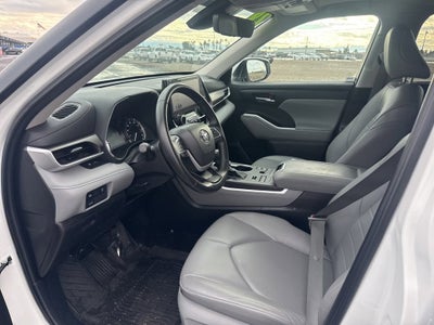 2024 Toyota Highlander LE