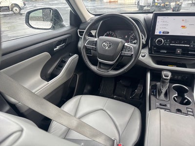 2024 Toyota Highlander LE