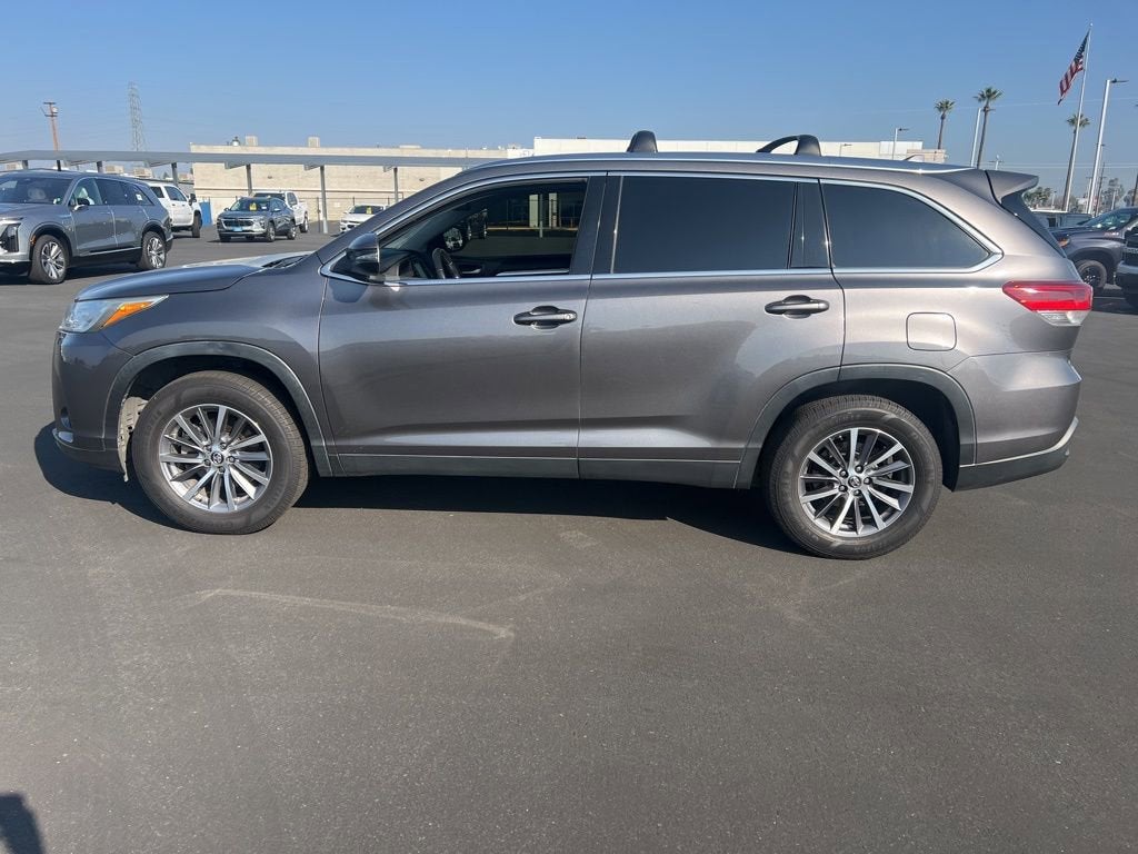 2019 Toyota Highlander SE