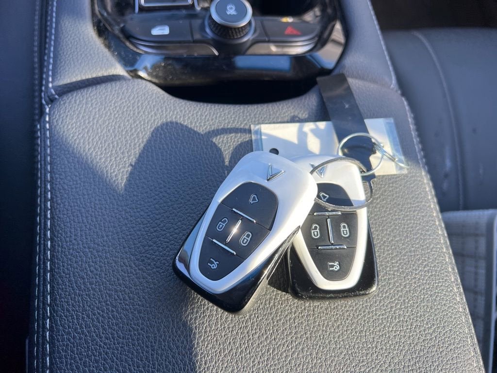 2025 VINFAST VF 8 Eco